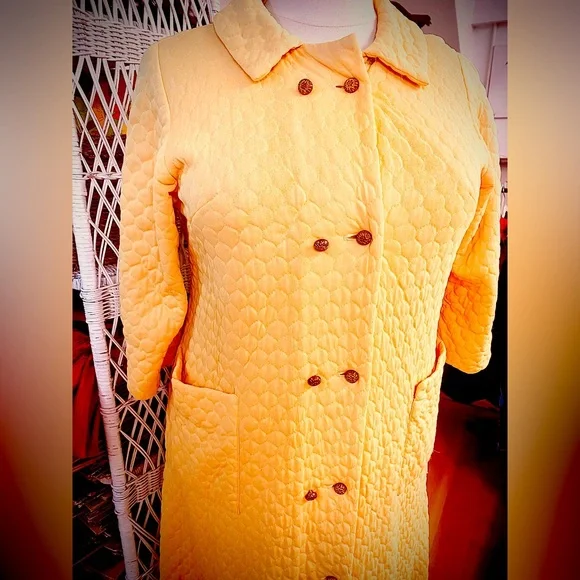 ^Saybury- Vintage 60’s - quilted nylon robe- gold buttons, pockets- XL - as is - Picture 4 of 11